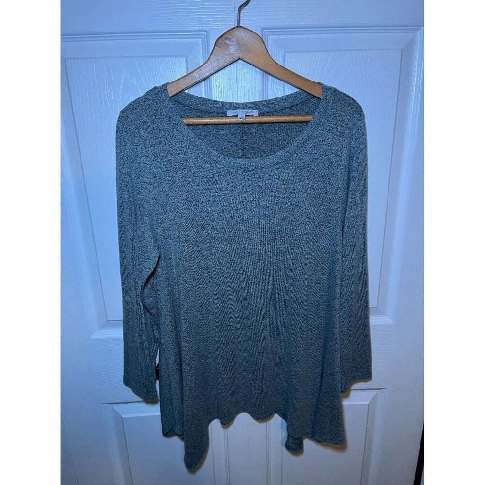 Green Envelope LA Gray Flowy Top 1X